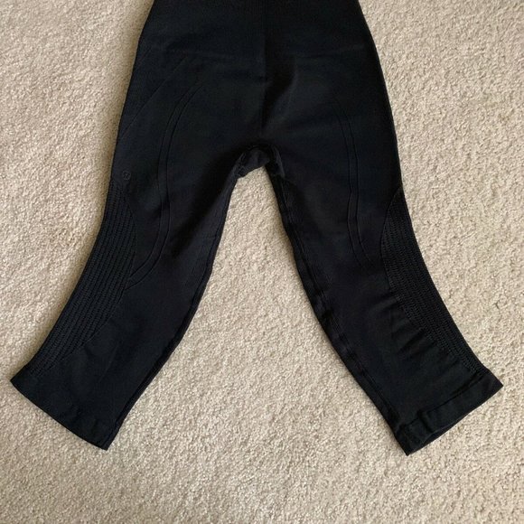 High Waisted Flow & Go Compression Leggings - Picture 10 of 13